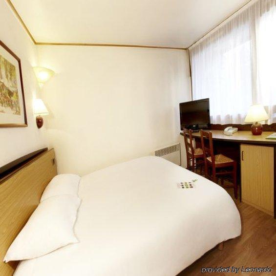 Campanile Reims Ouest - Tinqueux Hotel Exterior photo